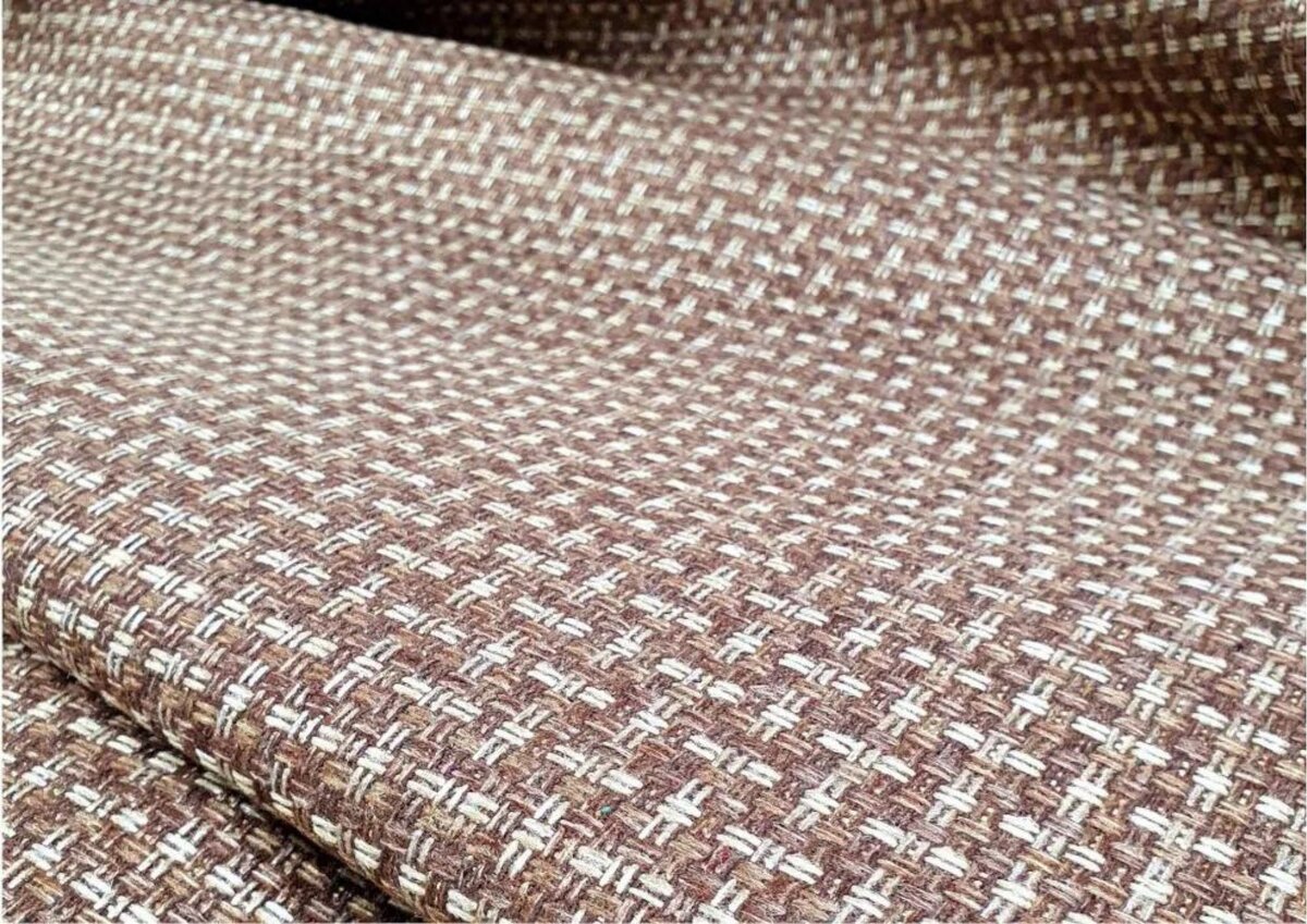 Рогожка — собирательное название тканей с шахматным переплетением нитей. На фото это хорошо видно. 