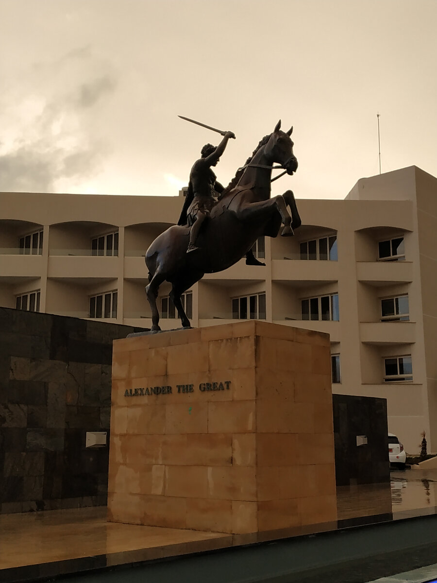 Памятник Александру Македонскому 