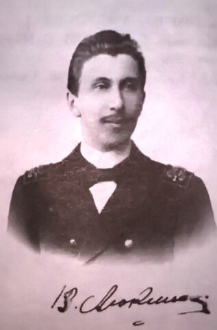 На этом фото Люкшин в студенческие годы.