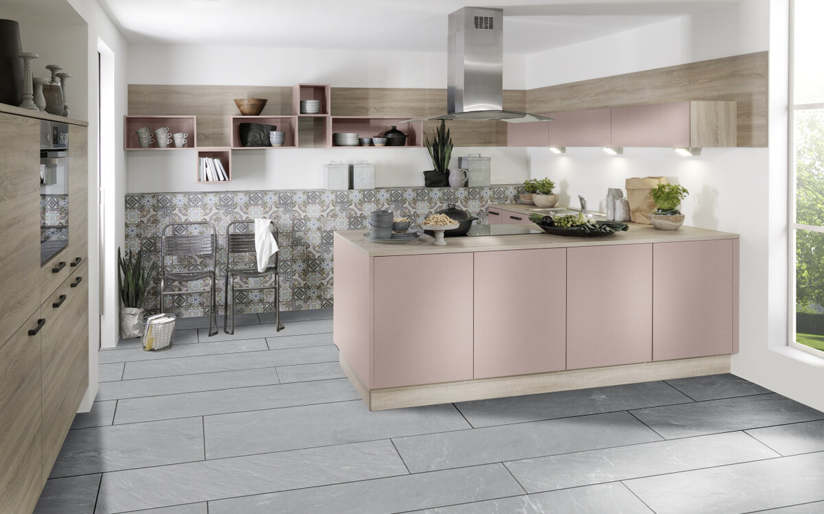 Известный в Германии и во всем мире бренд Nolte использует в кухонных коллекциях всю цветовую палитру. Модель Milano демонстрирует сентиментальный лавандовый и теплый древесный оттенок