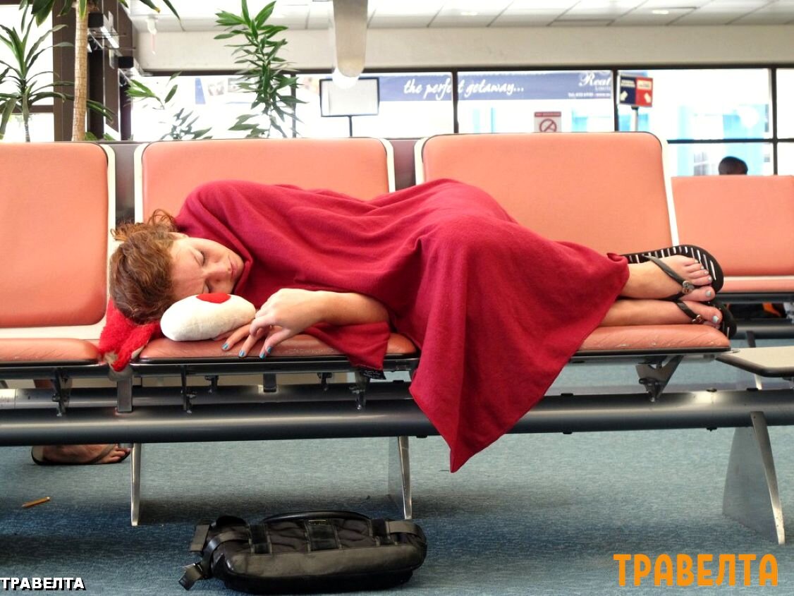 Спит в аэропорту