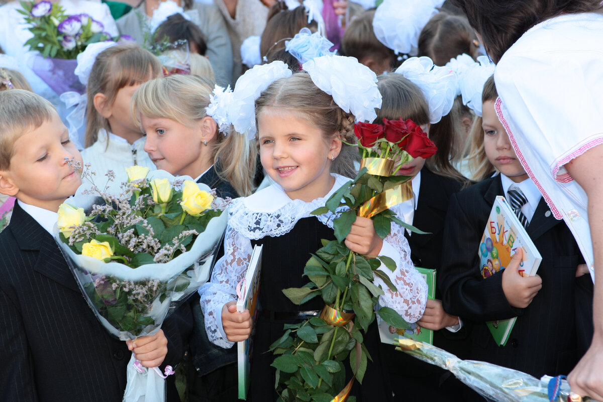 Какой же День знаний без цветов?