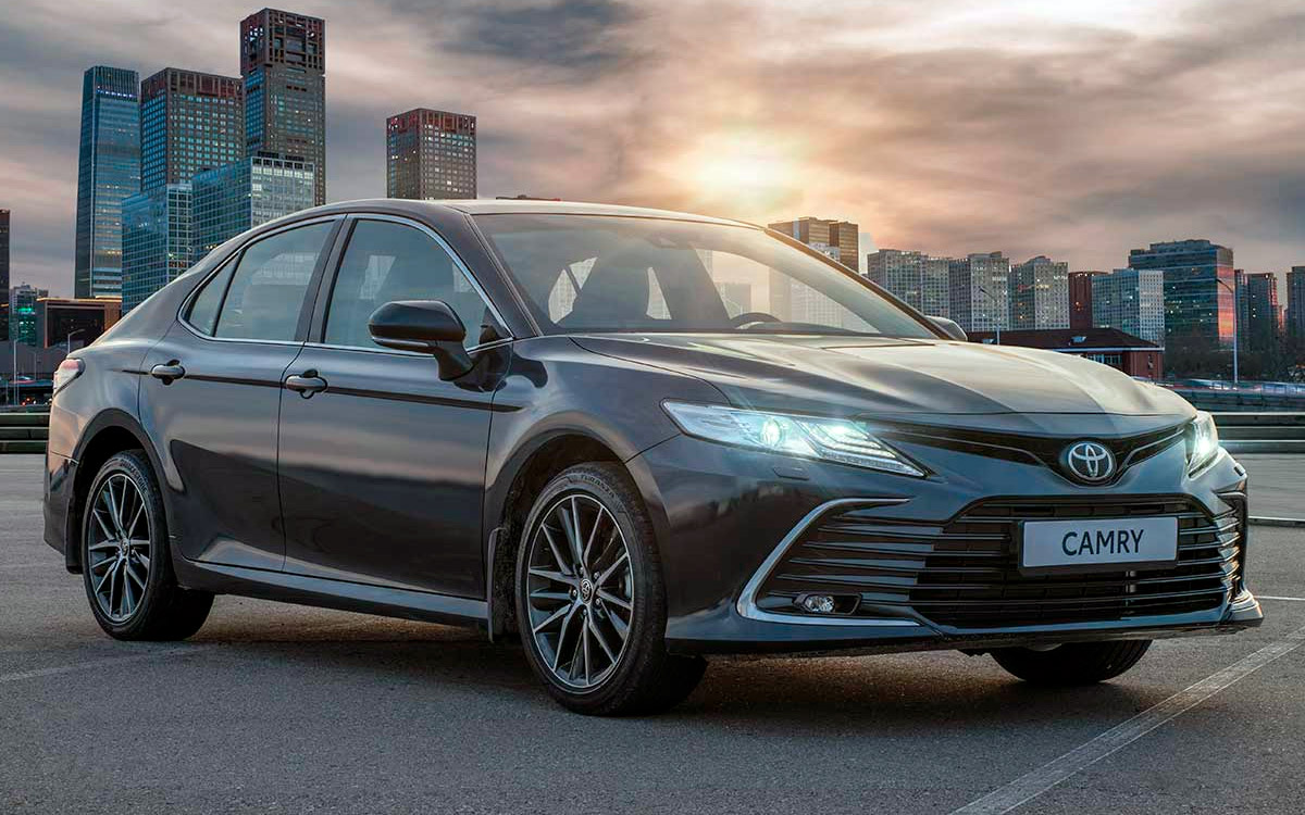 Toyota Camry Рестайлинг (Мне кажется, или ничего не поменялось, кроме малейших изменений в бампере?)