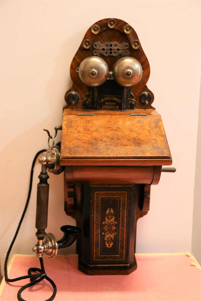 Аппарат телефонный настенный L.M. Ericsson & Co 1892 год. Коллекция Музейного комплекса в Разливе.