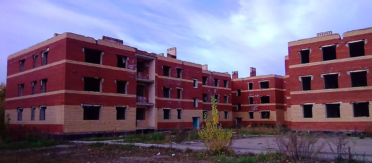 Увы, и пяти лет новосёлы не успели пожить в этой новостройке