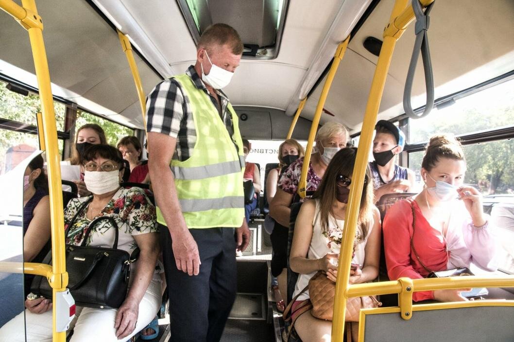 Транспорт где люди дышат одним воздухом.