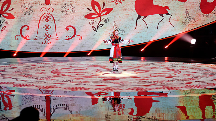 Кадр из восьмого сезона конкурса талантов "Синяя птица"