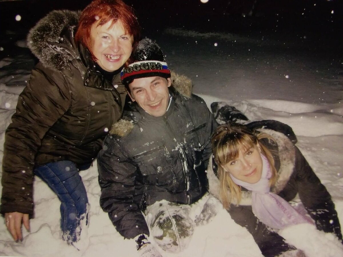 На фото я, муж и Яна, дочка нашего друга Игоря Тютюкина. 
