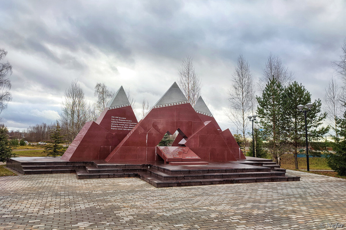 Октябрь ржев. Мемориальное кладбище Ржев. Мемориальное Братское кладбище советских солдат Севастополь. Сертолово мемориальное кладбище. Купавинское мемориальное кладбище.