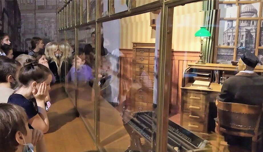 Тоскаааа!... когда же все закончится?! Почему так часто дети в музее скучают?