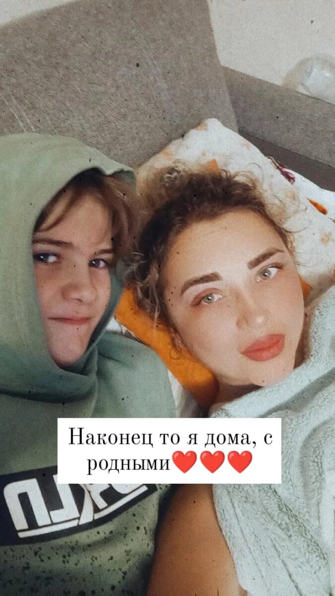 Юля с сыночком! Он уговорил ее сфотографироваться с фильтрами). «Пусть мамочка будет на фото красивой!»