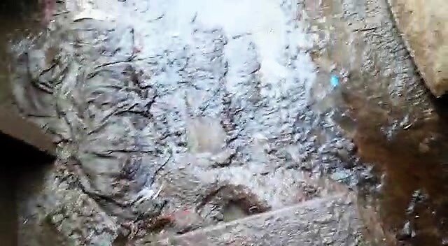  Липкая грязь с водой. Можно остаться без сапог - засасывает