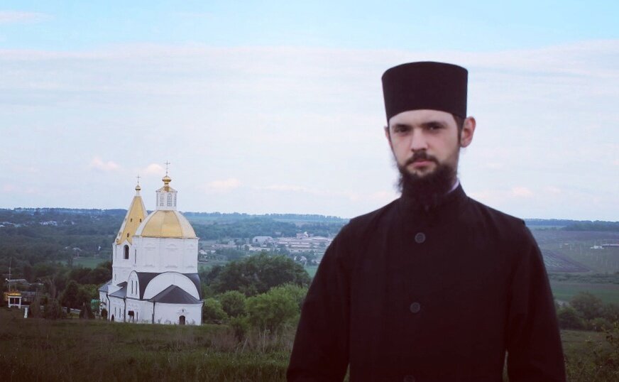 Роман Стрелкин — иерей, священнослужитель Богоявленского храма (г. Воронеж), служит  сфере помощи алко-и наркозависимым.