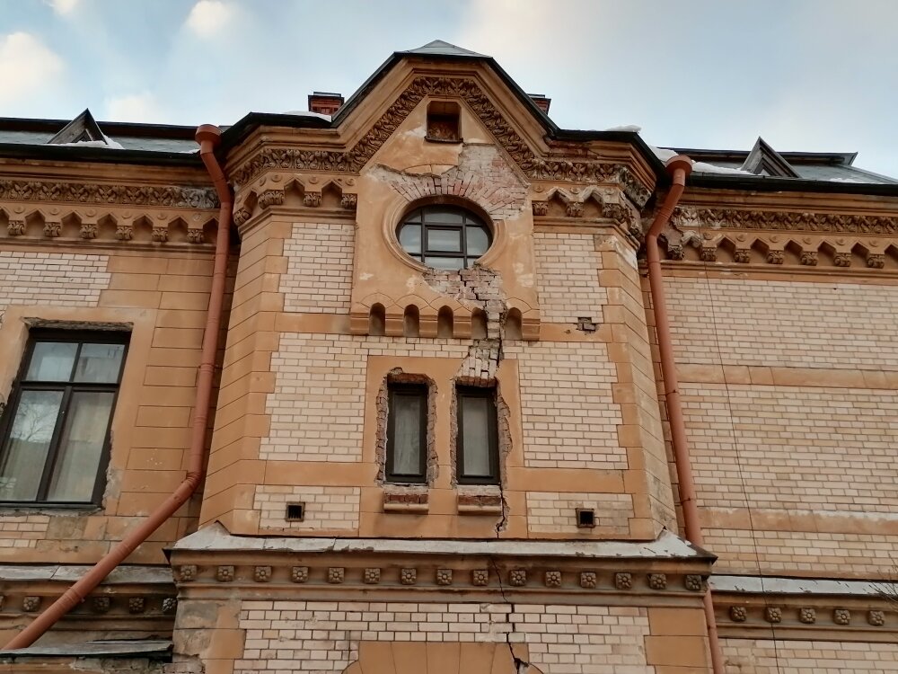 Фасад дома со стороны ул. Писарева