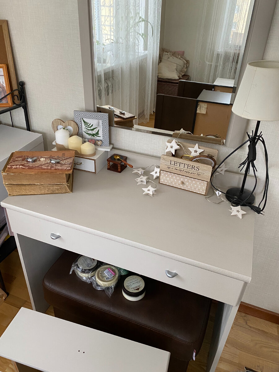 Уже покрашенный столик