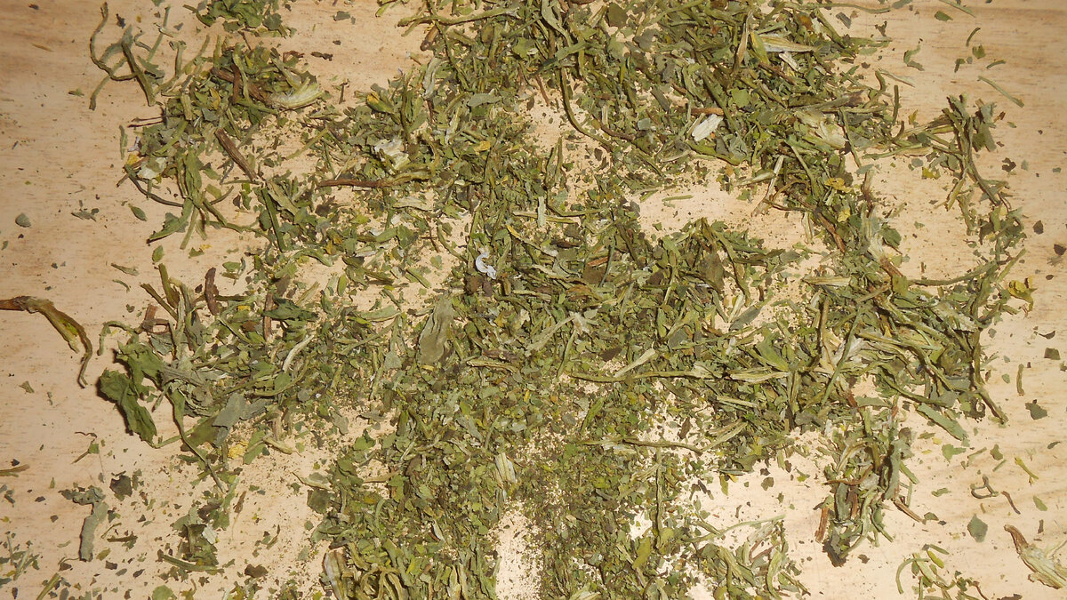 Сушеный базилик и другие травы