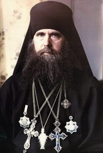 Глинские старцы известны многим, как хранители монашества в советское время. Это были по истине великие старцы, к которым шел народ со всех окраин земли русской.