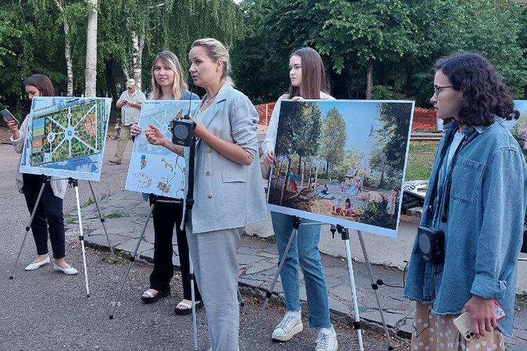 В парке «Сад рыбака» вчера вечером состоялась встреча горожан с представителями управления архитектуры и строительства Казани, дирекции парков и скверов, комитета внешнего благоустройства, где они обсудили будущее этого общественного пространства