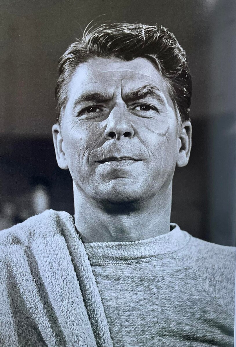 Рональд Рейган, Еще не президент, но в толстовке