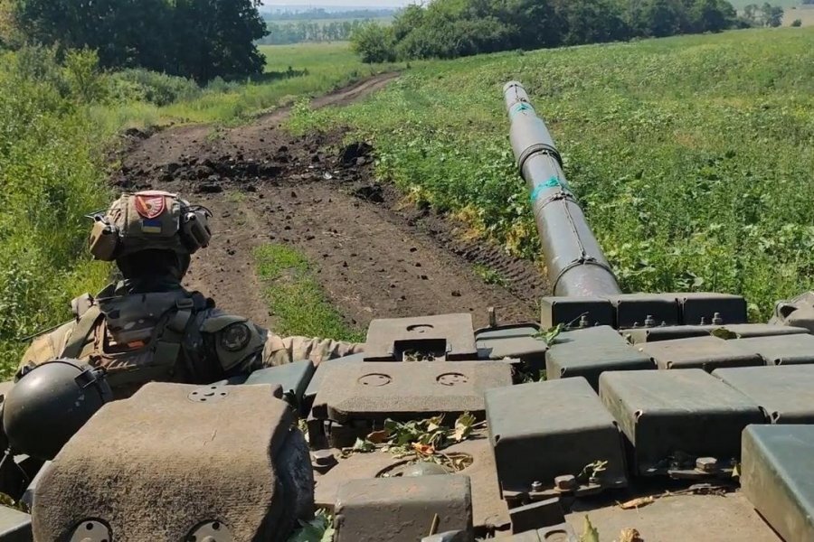 Движение военной техники.  фото: картинки  яндекса.