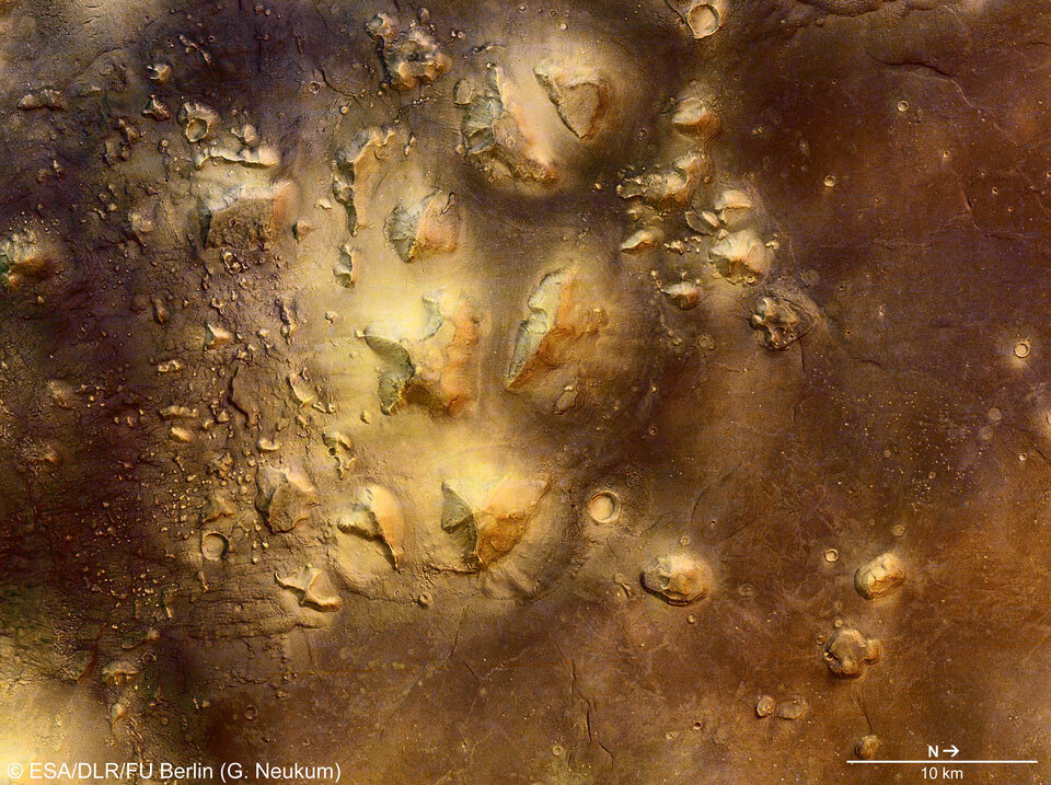фото: ESA's Mars Express.  Марс. Регион Кидония. Найди лицо. 