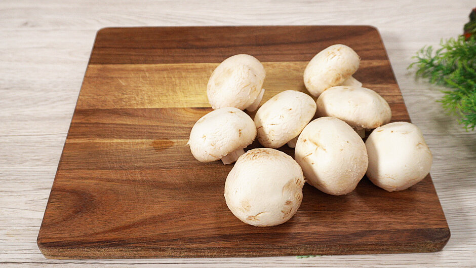 Вареные грибы шампиньоны. Варка грибов. Шампиньоны свежие вареные. Как правильно варить шампиньоны. Вареные шампиньоны.