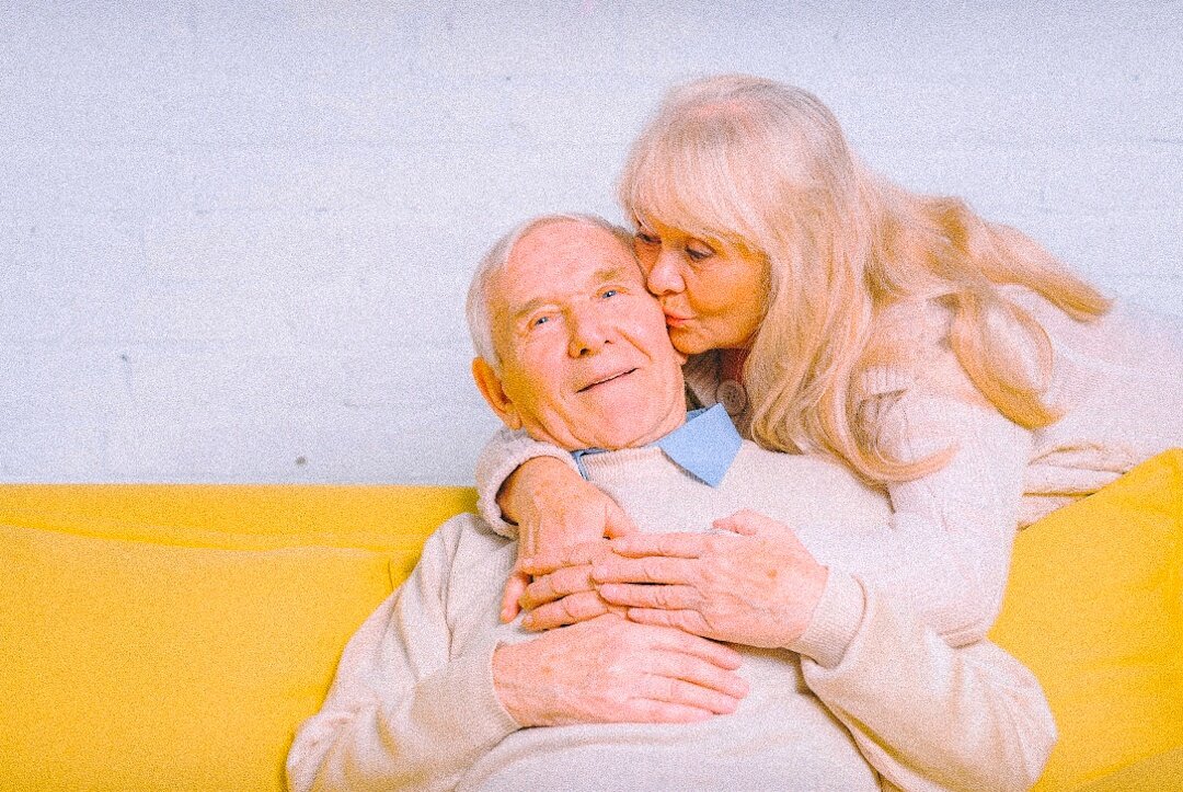 <a href='https://www.freepik.com/photos/grandparents'>Grandparents photo created by freepik - www.freepik.com</a>