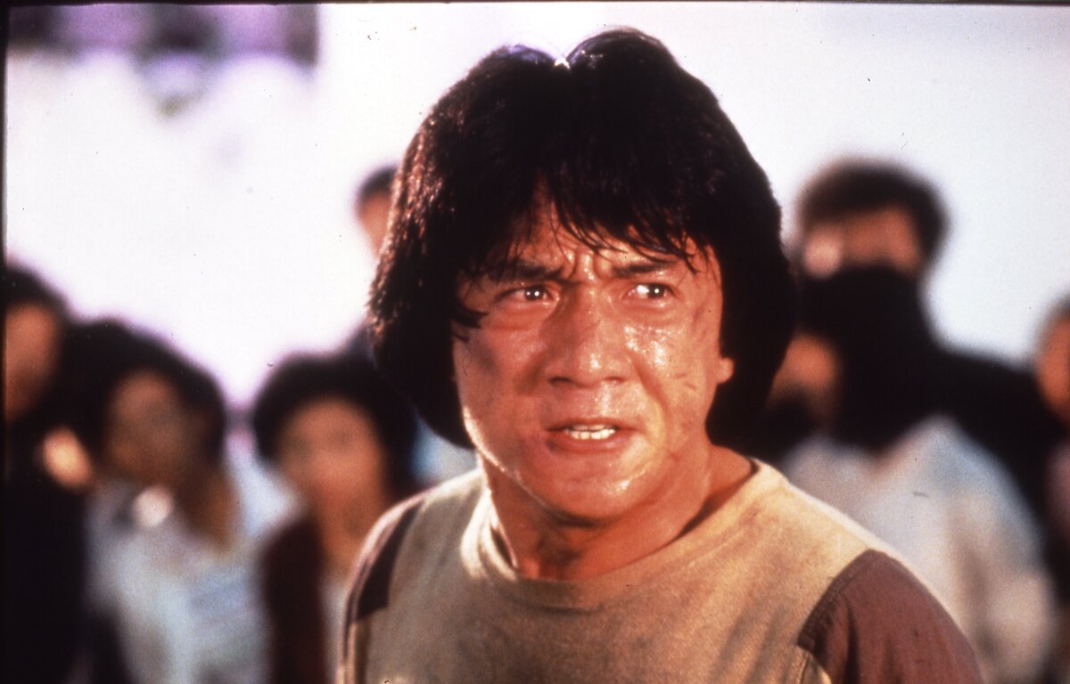 Джеки чан 1992. Джеки чан полицейский. Новая полицейская история фильм 2004. Джеки чан police story. Фильм полицейская академия джеки чан.