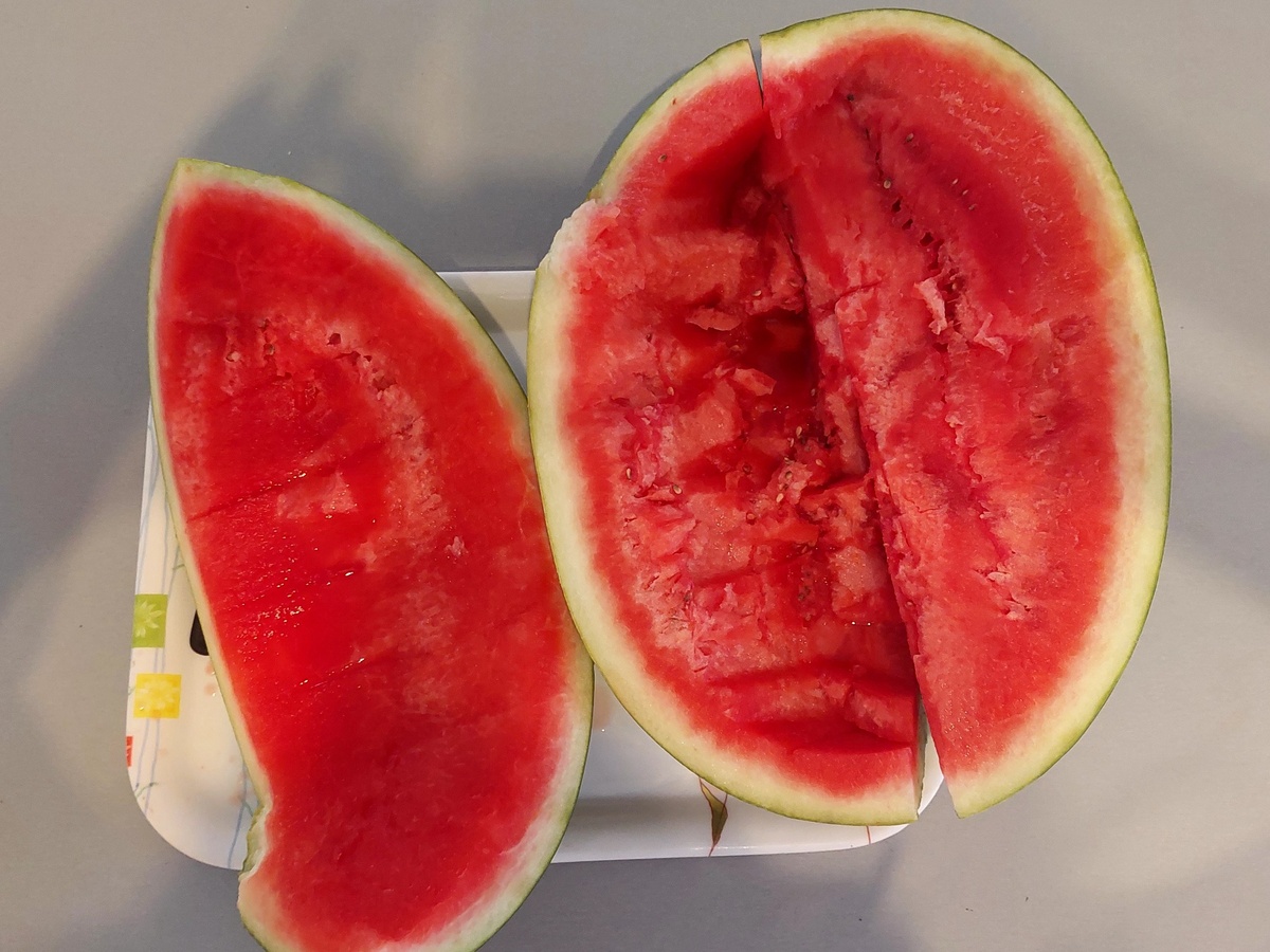 Берём зрелый арбуз