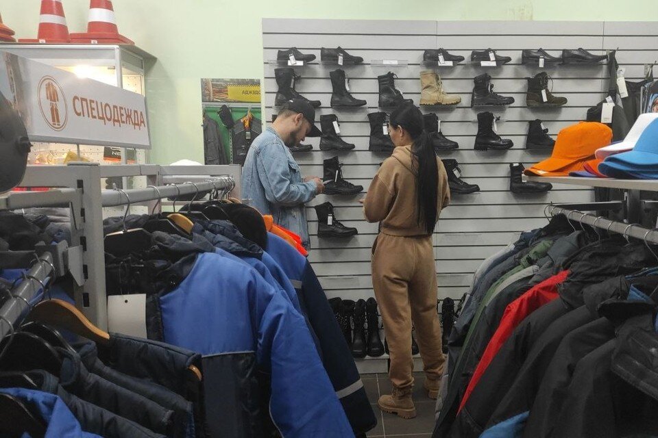     Берцы в военторгах пользуются повышенным спросом. Анастасия ТАЛЫЗИНА