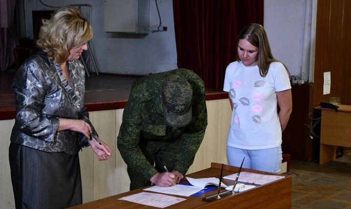 Призывники спешат в ЗАГС   Фото взято на https://yandex.ru/images