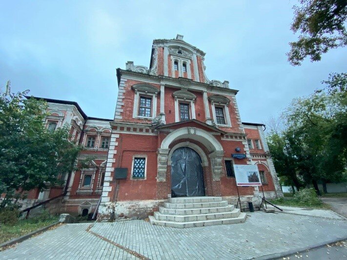 Палаты думного дьяка Аверкия Кириллова на Берсеневской набережной. Берсеневская наб., 18-20-22с1