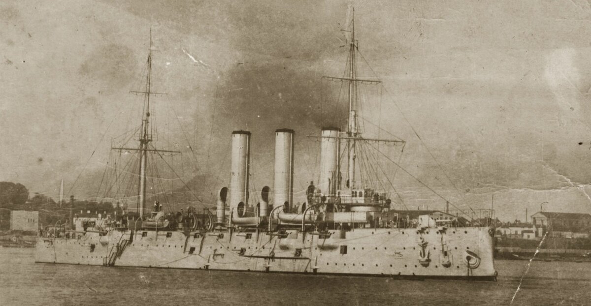 Крейсер "Аврора" (https://spress842864395.wordpress.com/%D0%B0%D0%B2%D1%80%D0%BE%D1%80%D0%B0-%D0%B4%D0%B5%D0%B6%D1%83%D1%80%D0%BD%D0%B0%D1%8F-%D0%BF%D0%BE-%D1%81%D1%82%D0%BE%D0%BB%D0%B5%D1%82%D0%B8%D1%8E/)