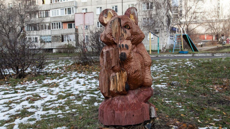     В Барнауле запрещается повреждать малые архитектурные формы. И использовать их не по назначению. Олег Богданов