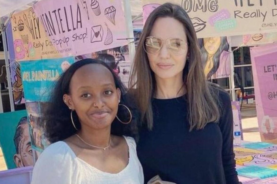     Анджелина Джоли неожиданно приехала к 17-летней дочери Захаре в колледж