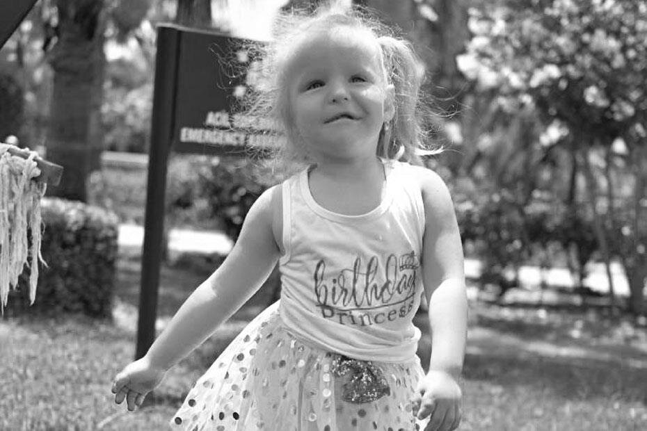 Красивые новорожденные мальчики. Врач с новорожденным. Красивые малыши. Появилась девочка на свете. Красивые малыши девочки.