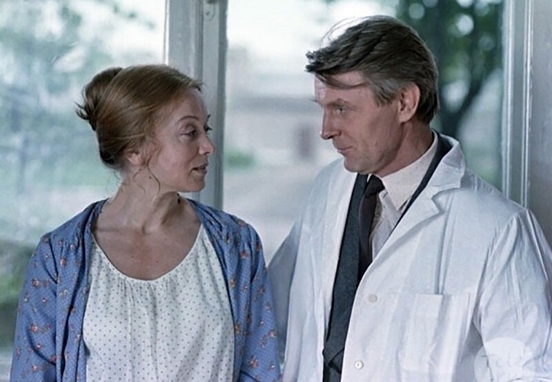 Кадр из фильма фильма «Давай поженимся» (1982). Скриншот.