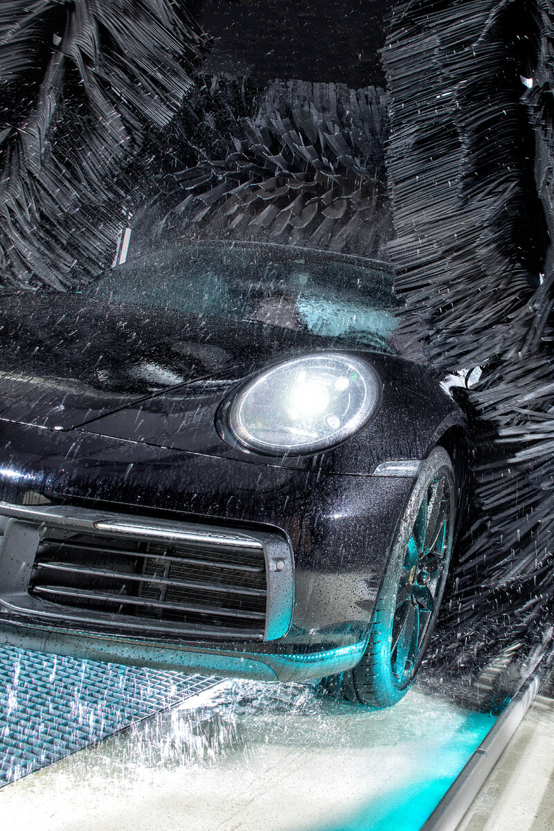 На современном оборудовании используют щеточный ворс из современных материалов и электронную регулировку усилия прижима щетки к кузову.