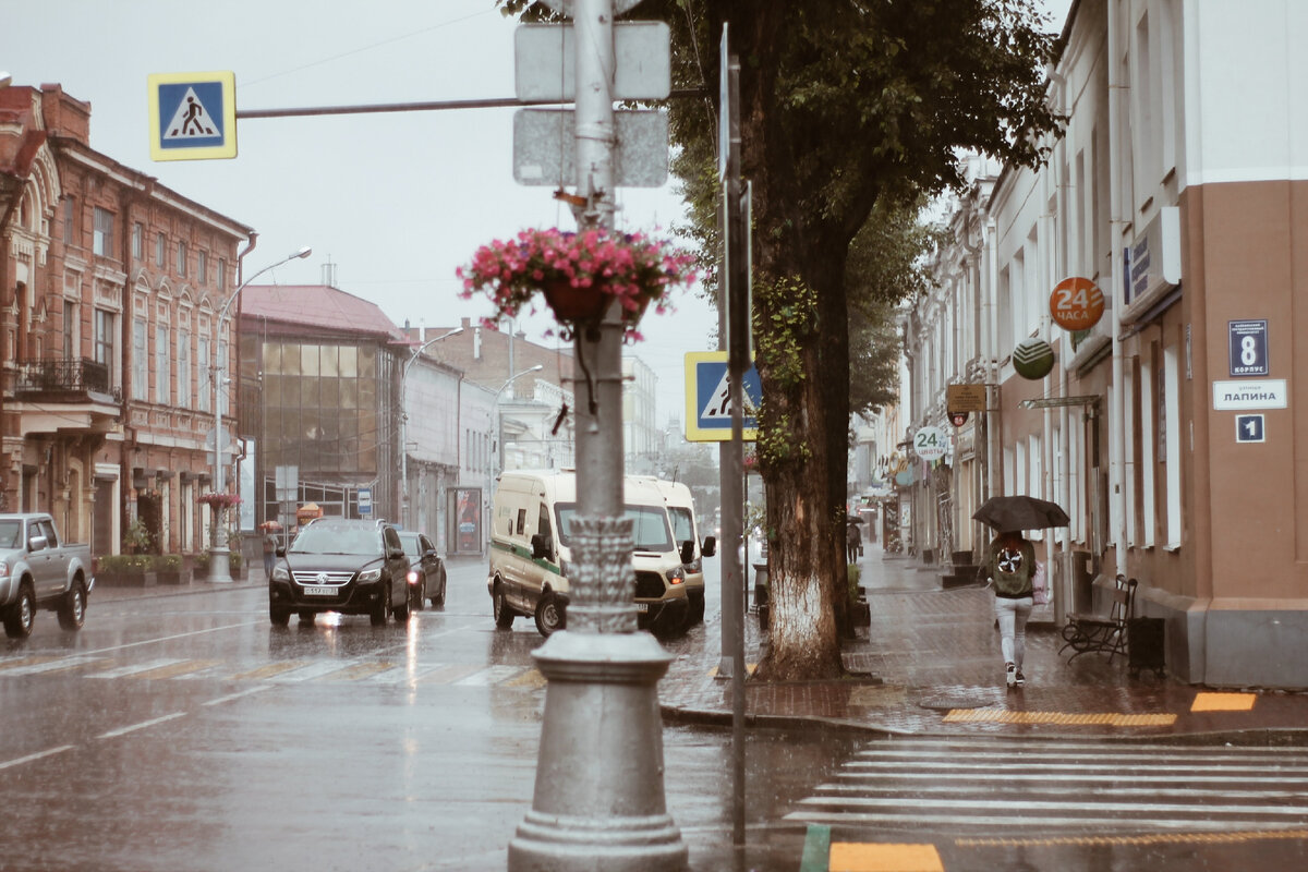 https://unsplash.com/photos/NIwS8TncCFg
Город Иркутск, центральная улица