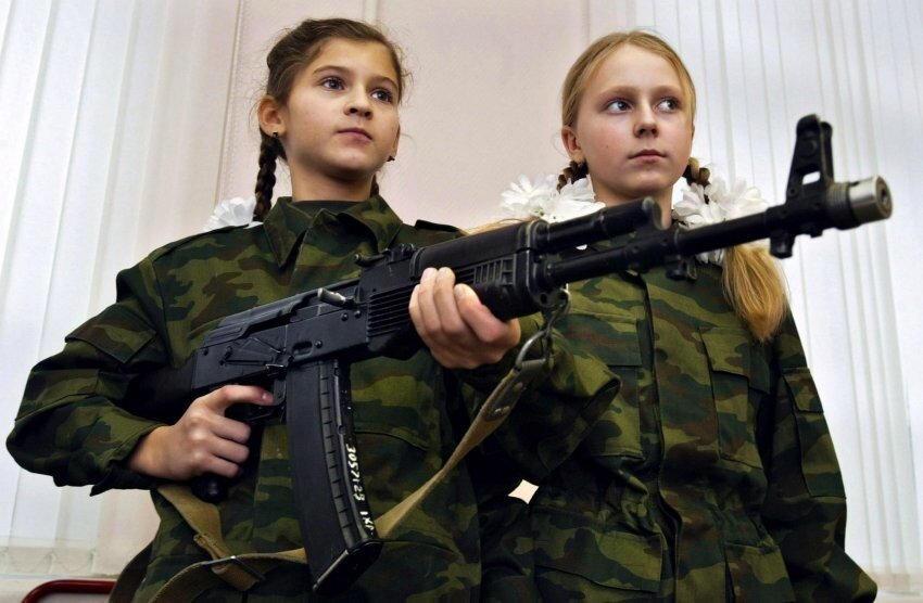 Маша Орлëнок 10 лет, однокурсница. 