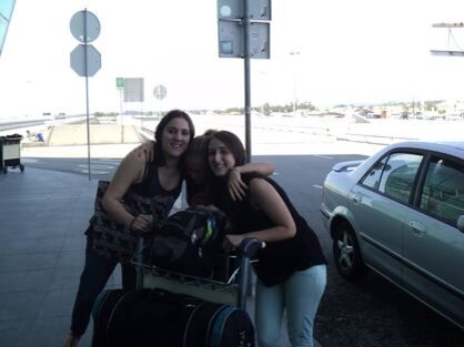 Из архива автора: мои португальские сестры Марта и Патрисия провожают меня на возкал спустя год