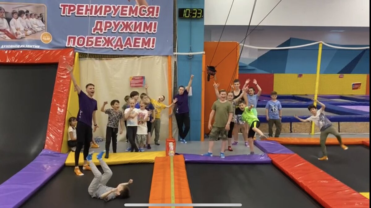 Батутные эстафеты в лагере