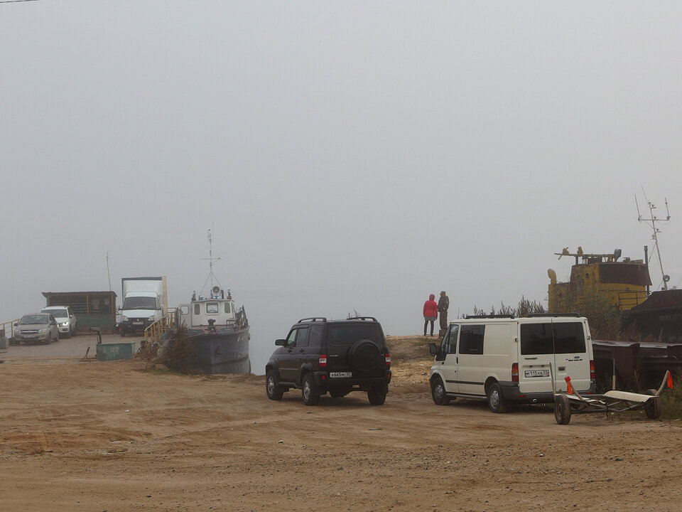 У парома на берегу Волги.