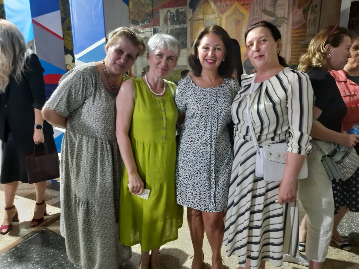 Слева направо: Татьяна, Елена, Светлана и я.