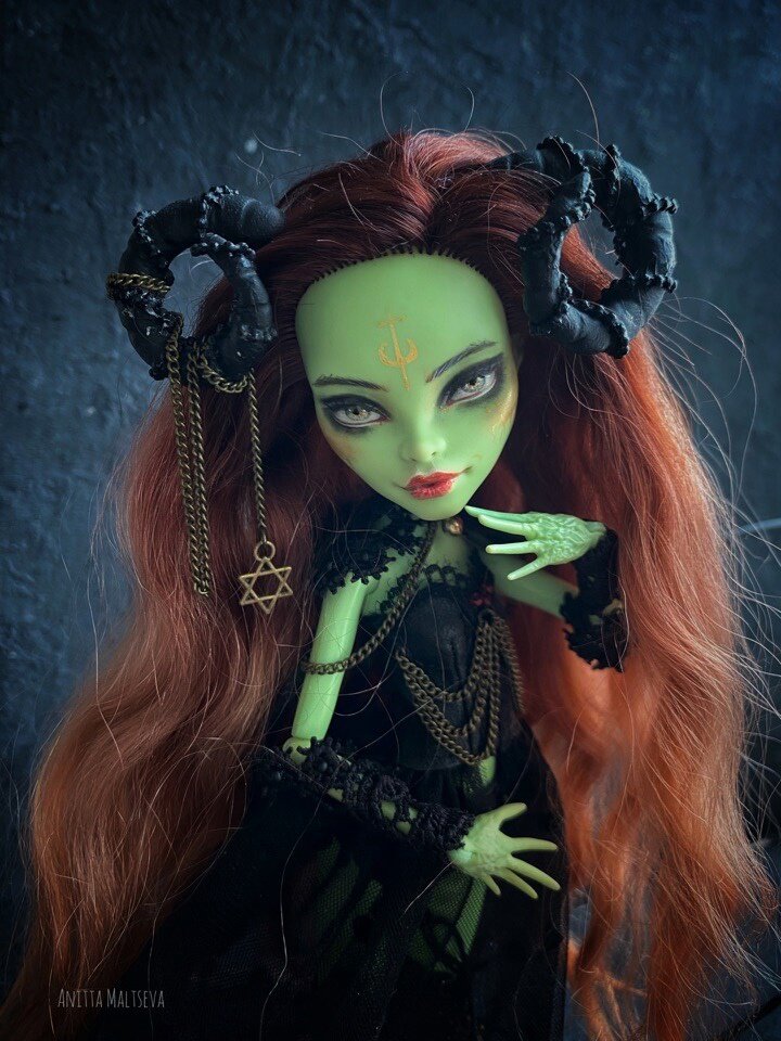 Образы на Хэллоуин 2021 года. Листай, чтобы увидеть больше фото