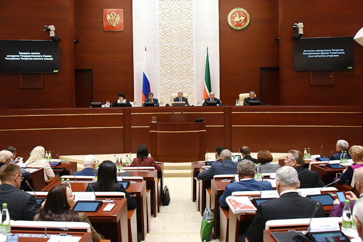    Первым большим вопросом для обсуждения стало рассмотрение в первом чтении проекта бюджета Татарстана на 2023 год