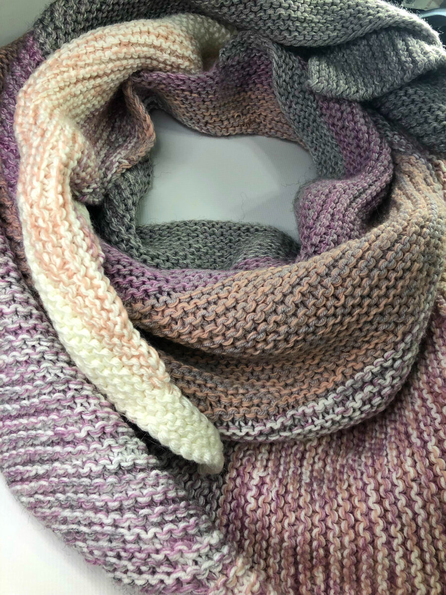 В этой шали  использовала подмот, чтобы припудрить" градиент