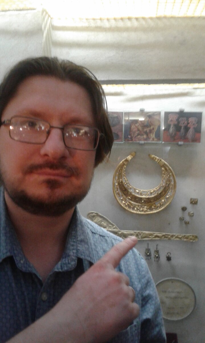 Золотая Пектораль в музее (фото Автора)