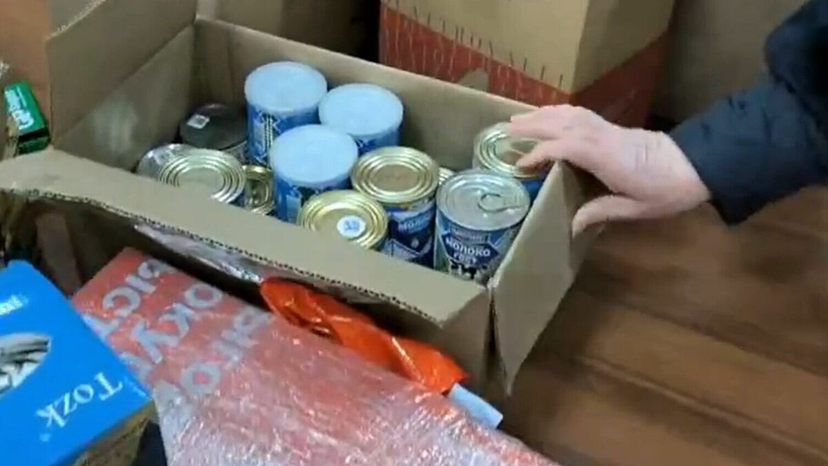     40 килограмм сладостей, медикаменты и вещи собрали жители Удмуртии для бойцов.