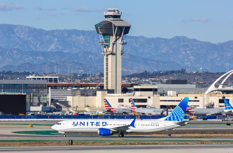 United Airlines Boeing 737 Max в аэропорту Лос-Анджелеса. Фото: Markus Mainka/Shutterstock.com